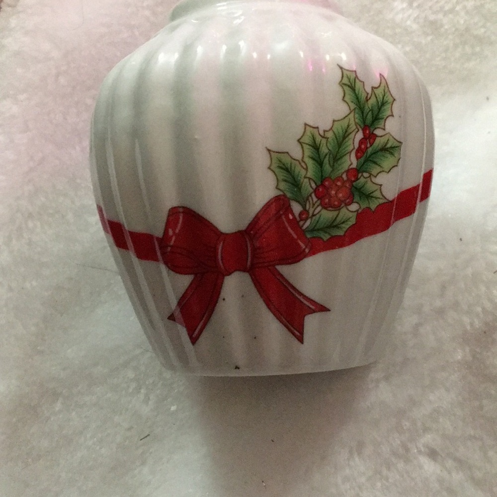 Festive White Ceramic Vase with Red Bow and Holly Design